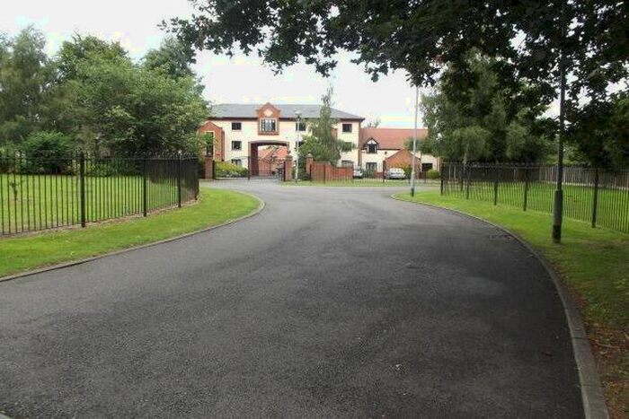 2 Bedroom Property To Rent In Old Lodge Drive, Nottingham, NG5