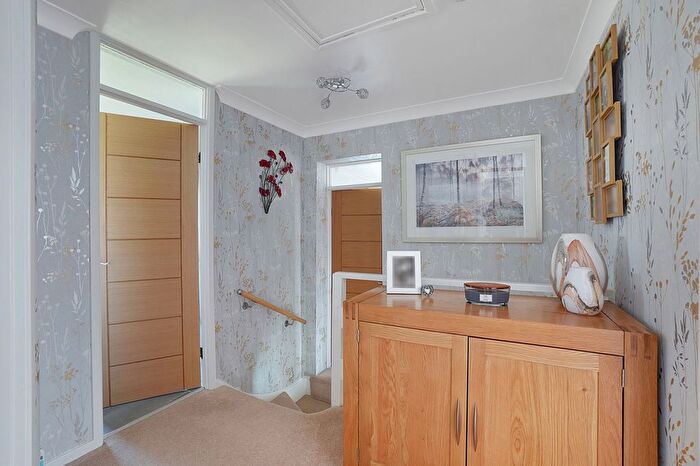 4 Bedroom Semi-detached House For Sale In Woodberry Drive, Sittingbourne, Kent, ME10