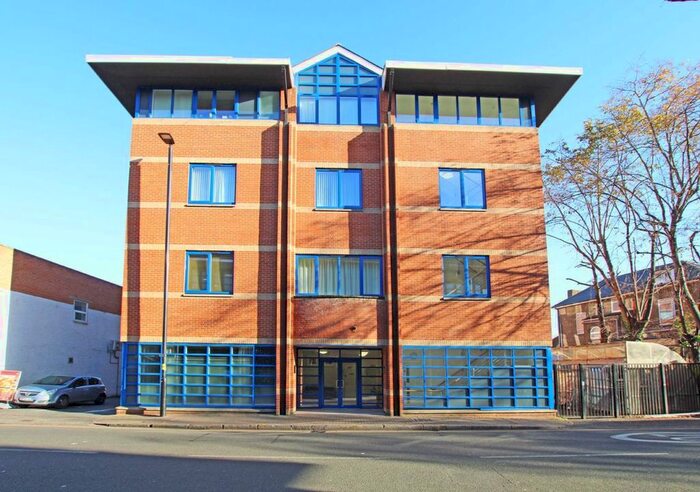 2 Bedroom Flat To Rent In Douglas Road, Hounslow, TW3