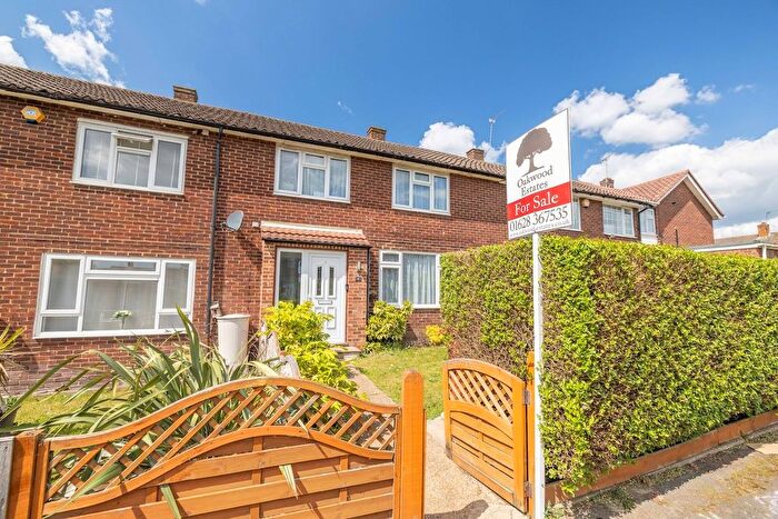 3 Bedroom Terraced House For Sale In Magpie Way, Slough, SL2