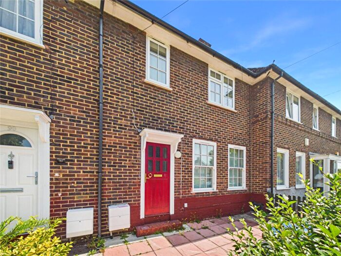 3 Bedroom House For Sale In Charlton Park Lane, London, SE7