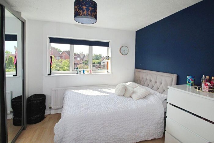 2 Bedroom Semi-Detached House For Sale In Ibbetson Road, Churwell, Morley, Leeds, LS27