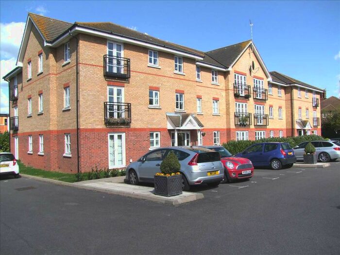 2 Bedroom Flat To Rent In Spencer House, Ensign Close, Leigh On Sea, SS9