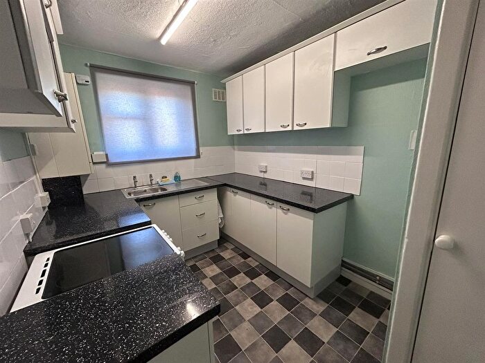 2 Bedroom Block Of Flats To Rent In Chiswell Square, London, SE3