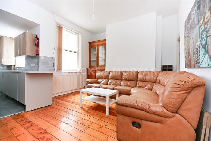 6 Bedroom Terraced House To Rent In (£pppw) Oxnam Crescent, Spital Tongues, Newcastle Upon Tyne, NE2