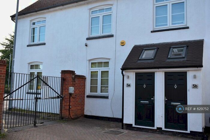 2 Bedroom Flat To Rent In The Broadway, Chesham, HP5