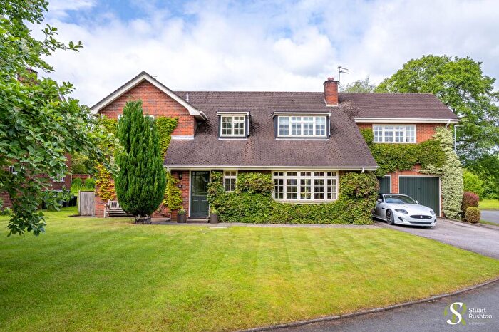 5 Bedroom Detached House For Sale In Broomfield Close, Chelford, SK11