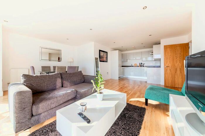 3 Bedroom Flat To Rent In The Crescent, Seager Place, Deptford, London, SE8