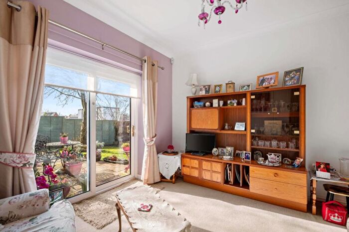 2 Bedroom Detached Bungalow For Sale In South Drive, Cuffley, Potters Bar, EN6