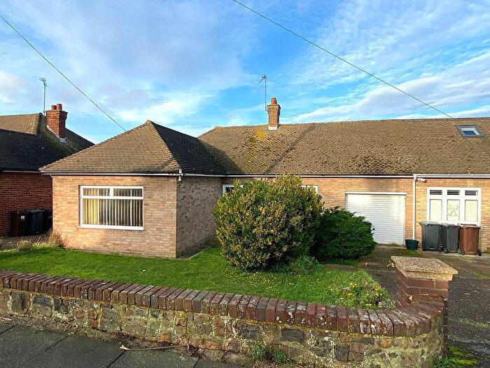 2 Bedroom Semi Detached Bungalow For Sale In Cerne Road, Gravesend, DA12