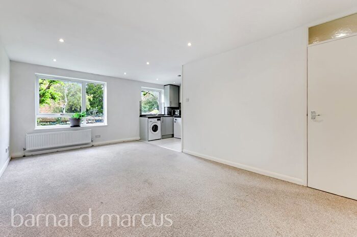 2 Bedroom Flat To Rent In Victoria Drive, London, SW19