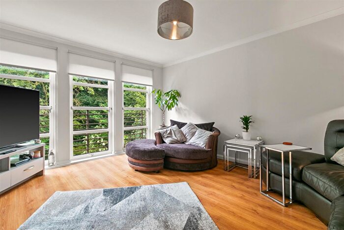 2 Bedroom Flat For Sale In Cornmill Court, Clydebank, G81