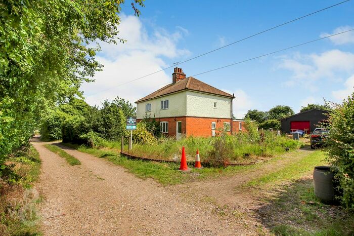 3 Bedroom Semi-Detached House For Sale In Chapel Road, Halvergate, Norwich, NR13