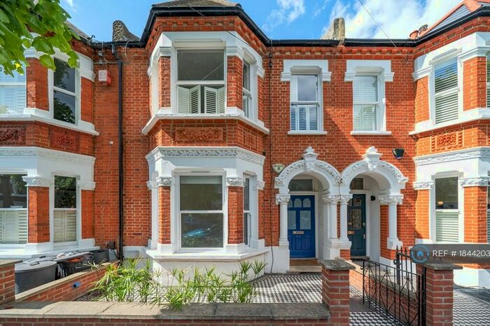 2 Bedroom Flat To Rent In Winsham Grove, London, SW11