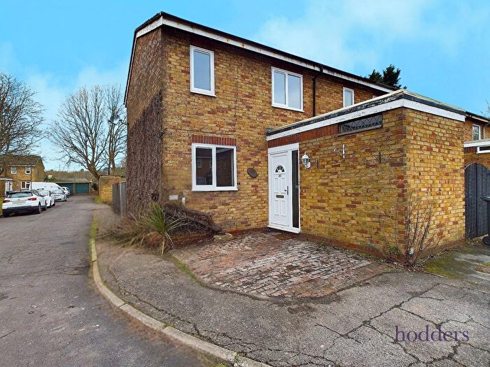 3 Bedroom End Of Terrace House To Rent In Cowper Close, Chertsey, Surrey, KT16