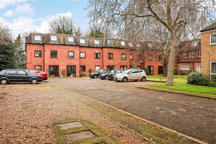 1 Bedroom Flat For Sale In Harvey Goodwin Gardens, Cambridge, CB4
