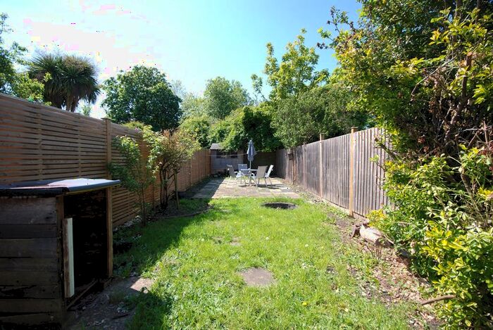 4 Bedroom Property To Rent In Trevelyan Road, London, SW17