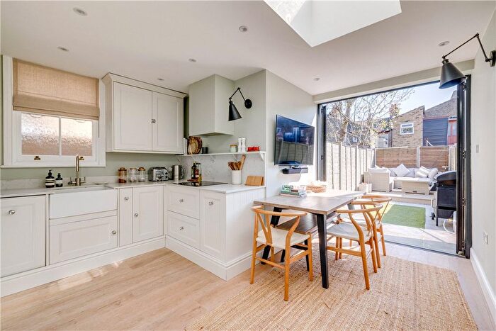 2 Bedroom Flat For Sale In Trentham Street, London, SW18