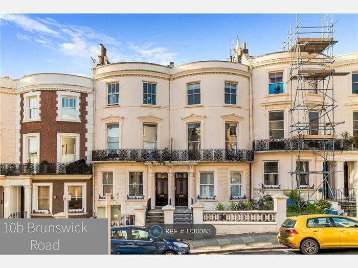 2 Bedroom Flat To Rent In Brunswick Road, Hove, BN3