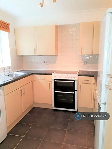 2 Bedroom Flat To Rent In Blair Close, Hemel Hempstead, HP2
