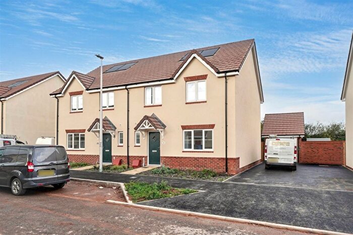 4 Bedroom Semi Detached House To Rent In Rowland Way, Alphington, Exeter, EX2