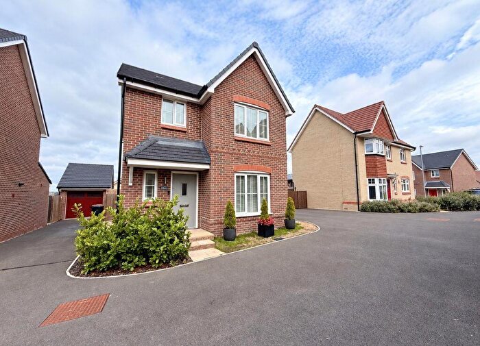 3 Bedroom Detached House For Sale In Rye Garden, Thorn, LU5