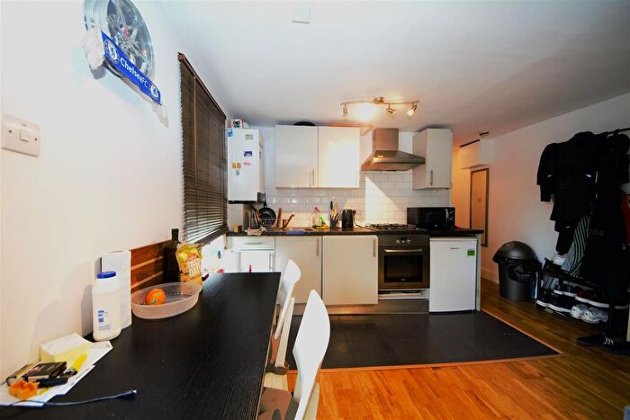 Studio To Rent In Fortis Green, London, N2