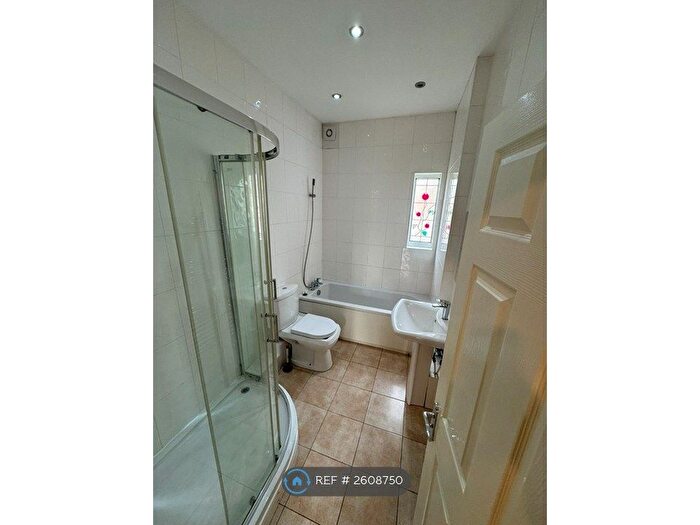 2 Bedroom Flat To Rent In Copthorne Road, Wolverhampton, WV3