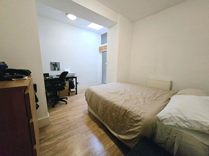 2 Bedroom Flat To Rent In Hillmarton Road, N7