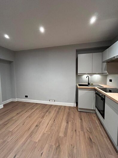 2 Bedroom Flat To Rent In Market Street, Perth, PH1