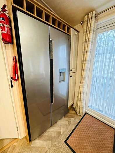 2 Bedroom Caravan For Sale In Perowne Way, Sandown, PO36