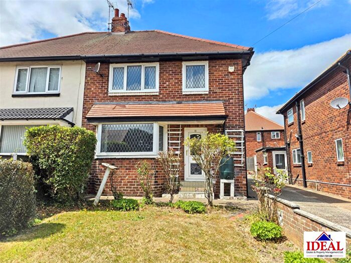 3 Bedroom Semi-detached House For Sale In Shaftsbury Avenue, Woodlands, Doncaster, DN6