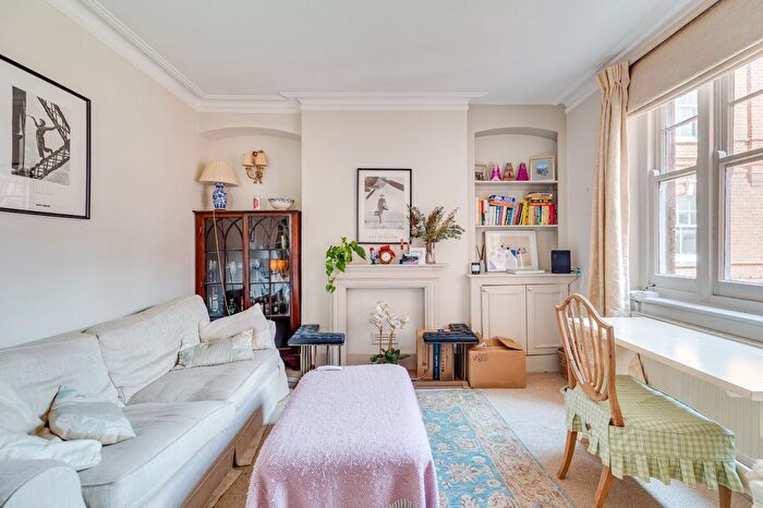 2 Bedroom Flat To Rent In Arnold Mansions, Queen's Club Gardens, W14