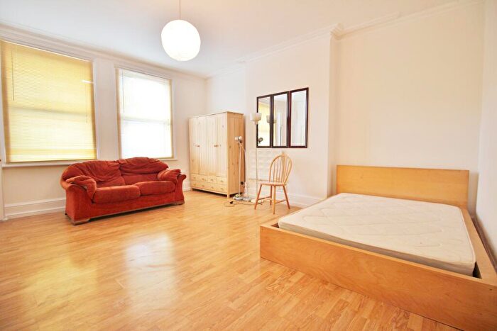 Studio To Rent In Torrington Park, North Finchley, N12