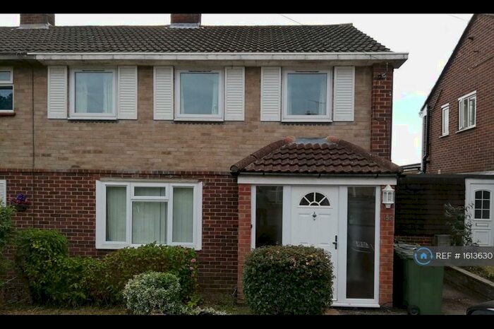 4 Bedroom Semi-Detached House To Rent In Applegarth Avenue, Guildford, GU2