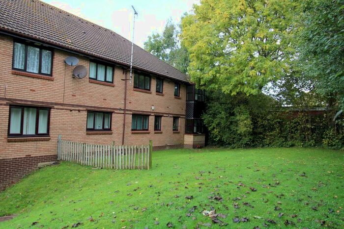 2 Bedroom Flat To Rent In Bornedene, Potters Bar, EN6
