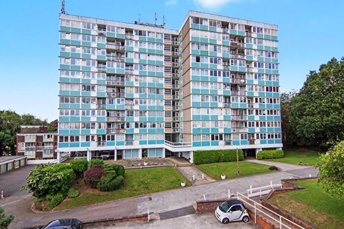 2 Bedroom Flat For Sale In Kenilworth Court, Coventry, CV3