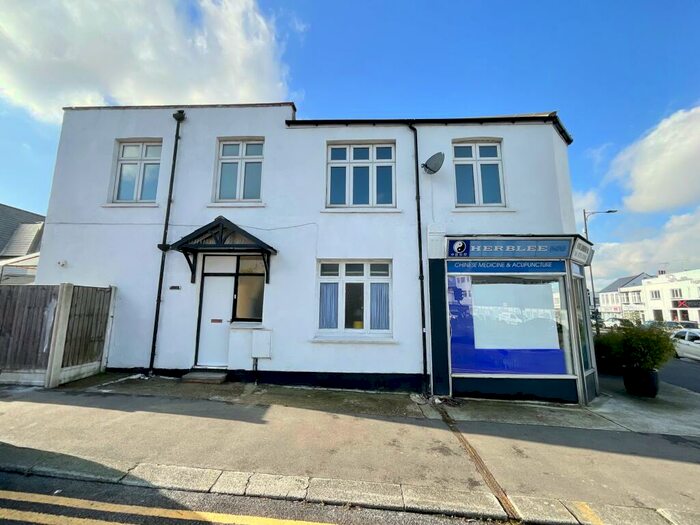 2 Bedroom Flat To Rent In London Road, Leigh-on-Sea, SS9