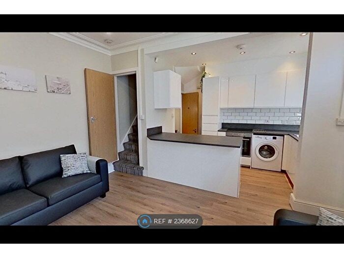 4 Bedroom Terraced House To Rent In Beechwood Terrace, Leeds, LS4