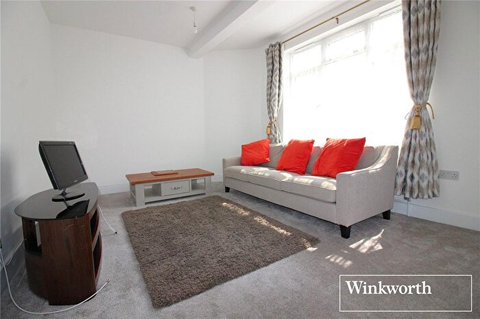 2 Bedroom Maisonette To Rent In Shenley Road, Borehamwood, Hertfordshire, WD6