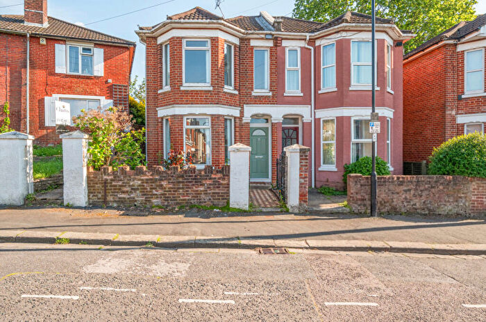 3 Bedroom Semi-Detached House For Sale In Sandhurst Road, Polygon, Southampton, Hampshire, SO15