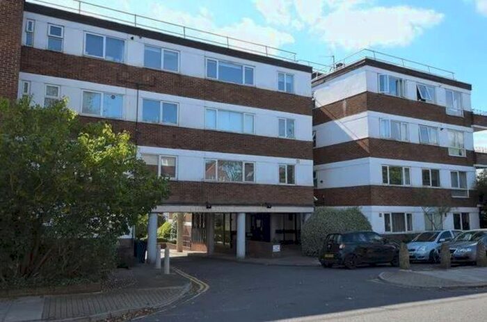 1 Bedroom Flat To Rent In Charlton Lodge, Temple Fortune Lane, NW11