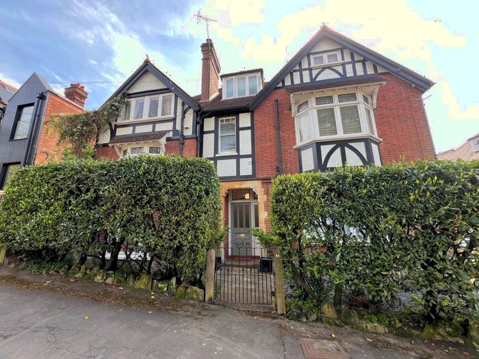 2 Bedroom Flat To Rent In Madeira Park, Tunbridge Wells, TN2