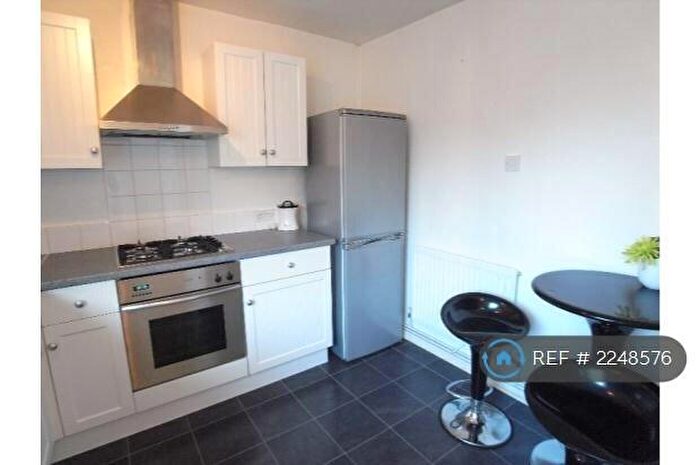 2 Bedroom Flat To Rent In Wood Lane, Chapel Allerton, Leeds, LS7