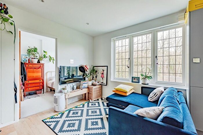 2 Bedroom Apartment For Sale In London Road North, Merstham, Redhill, RH1
