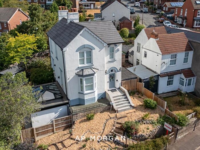 4 Bedroom Detached House For Sale In Dibdale Road, Dudley, West Midlands, DY1