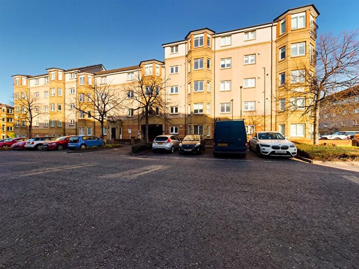 2 Bedroom Flat To Rent In Easter Dalry Drive, Dalry, Edinburgh, EH11