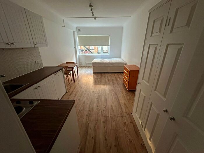 Studio To Rent In Princes Avenue, London, N10