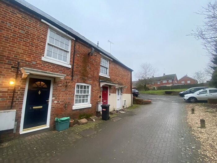 1 Bedroom Flat For Sale In Hinds Head, High Street, Lambourn, Hungerford, Berkshire, RG17