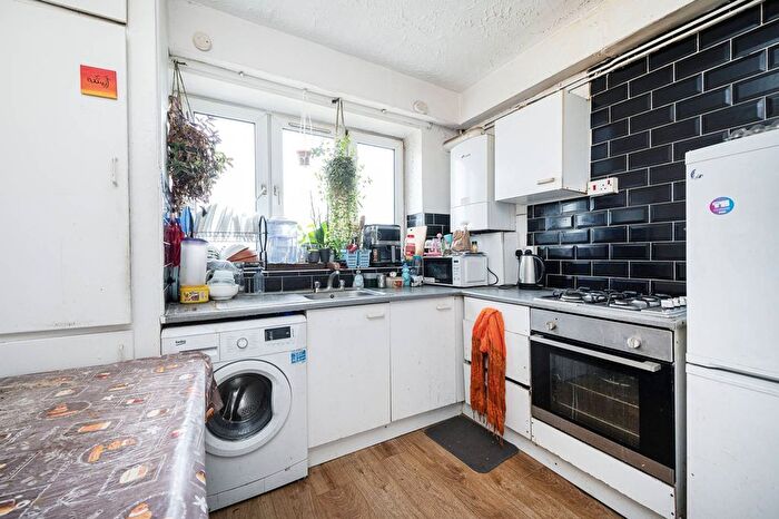 2 Bedroom Flat For Sale In Cannon Street Road, Whitechapel, London, E1